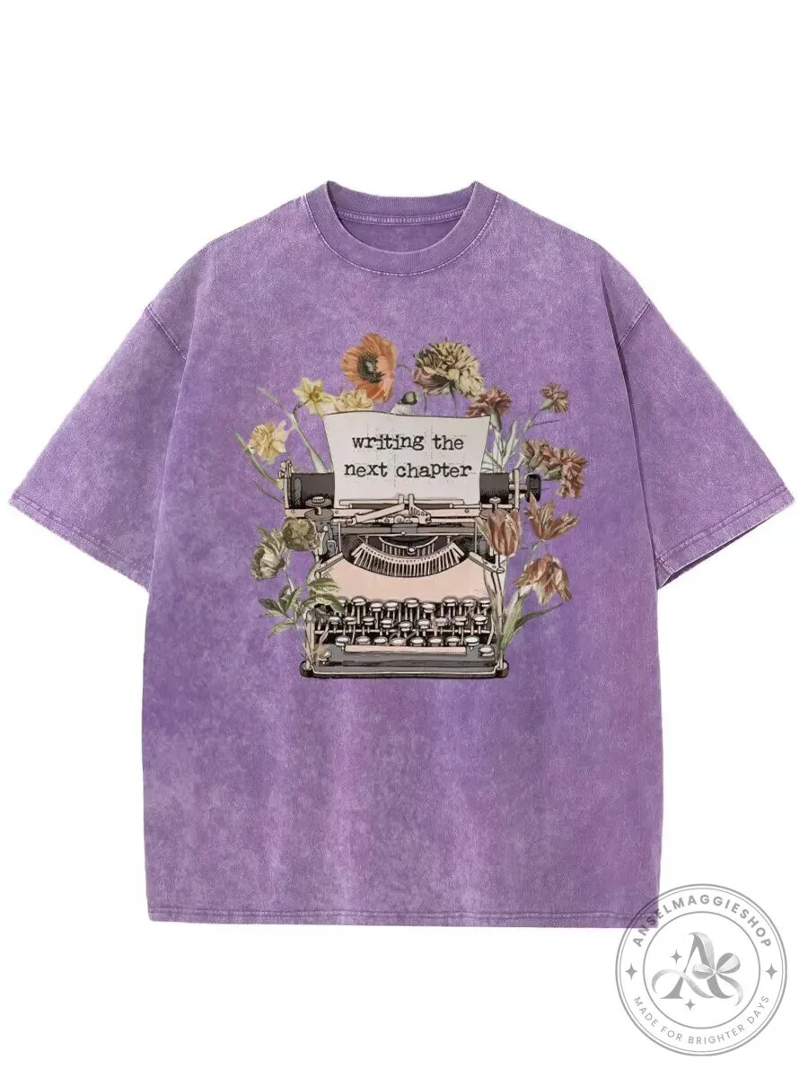 Vintage Typewriter Writing The Next Chapter Floral Design T-Shirt